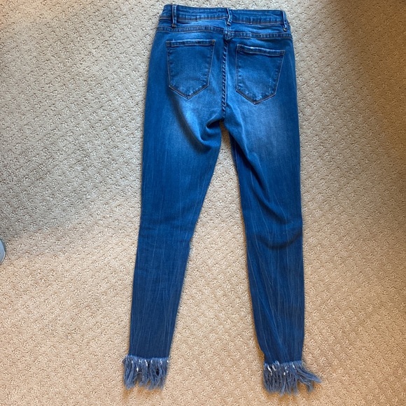 Jeans with frayed bottom - Picture 4 of 4